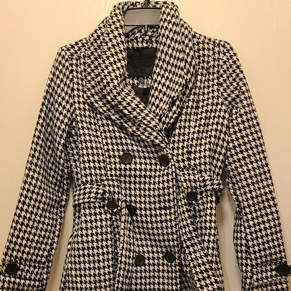 Women’s Jou Jou Button Front Black & White Houndstooth ¾ belted